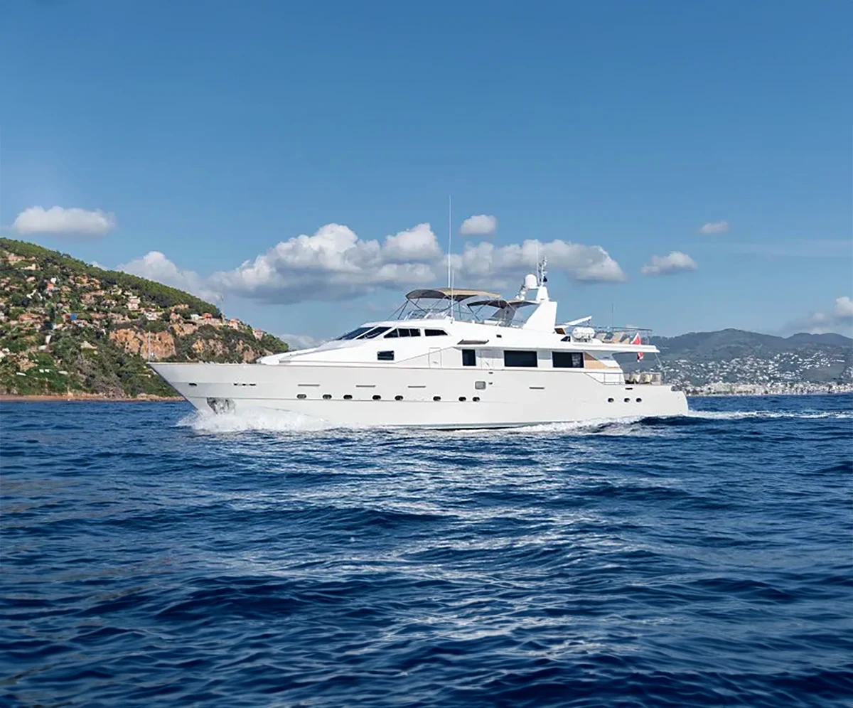 YACHT 1 2025 995